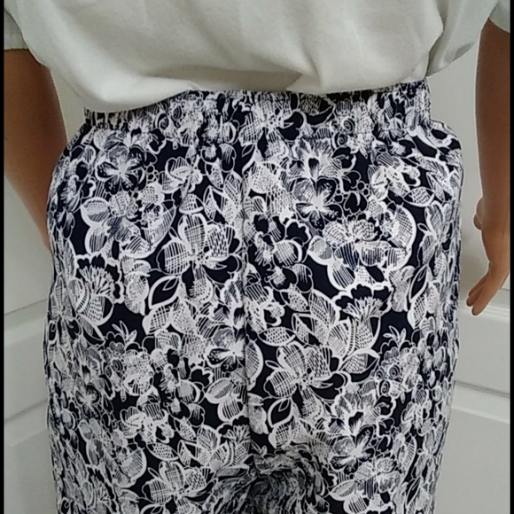 Floral Capri Pants with Pockets by Alia Petite - Picture 8 of 14